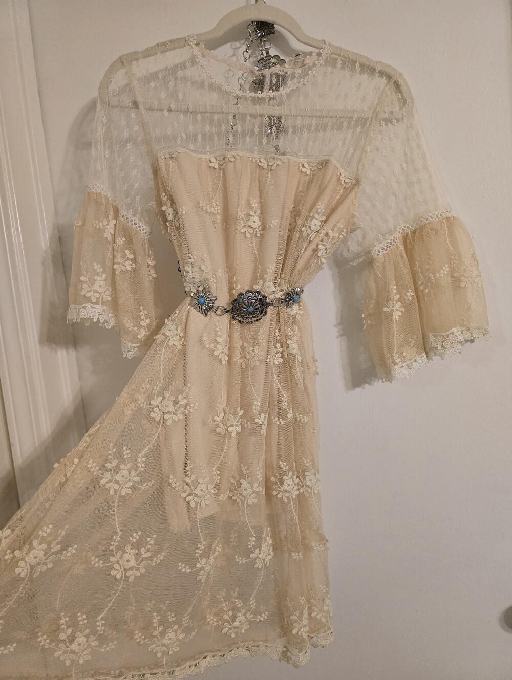POL Sheer Ivory Lace Floral Embroidered Overlay Dress With Belle Sleeves Sz S - Picture 9 of 16